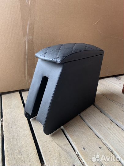 Подлкотник на Ладу гранту, дастун