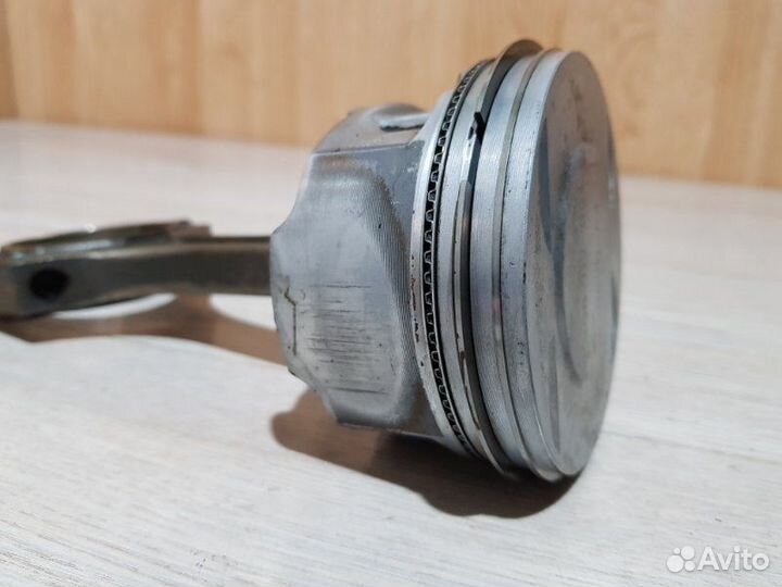 Поршень с шатуном Ford Maverick AJ 2003