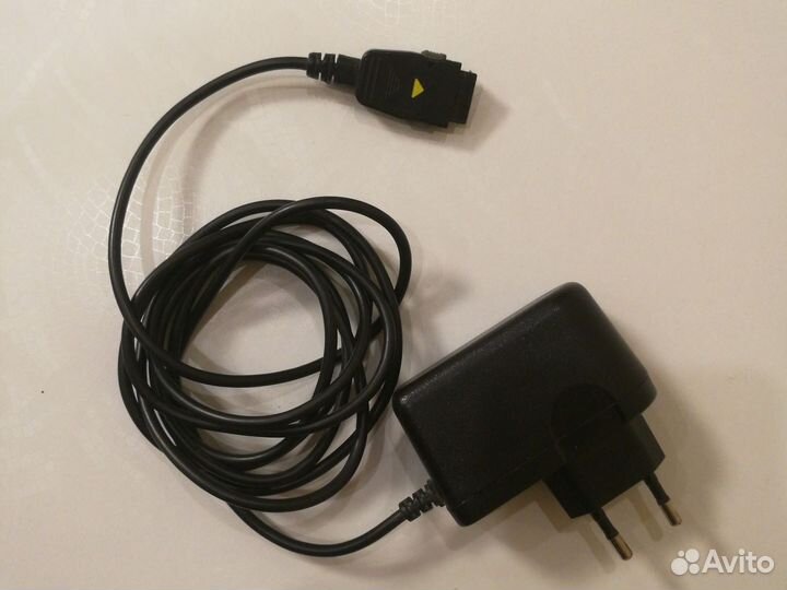 Кабели и зарядные устройства для телефонов