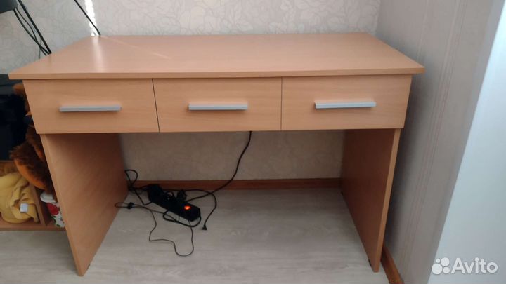 Письменный стол