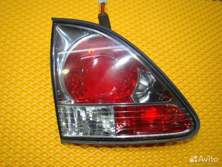 Фонарь левый в крышку багажника Lexus rх 300