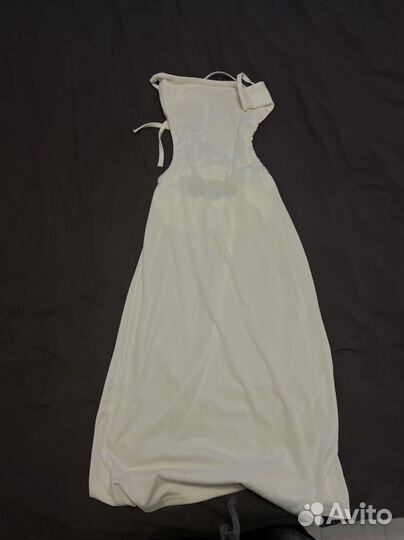 Платье белое с открытой спиной