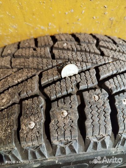 Зимняя резина (шип) на дисках 215/70 R16 Roadstone