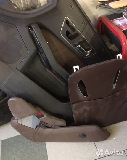 Обшивка двери правая Mercedes w212 коричневая