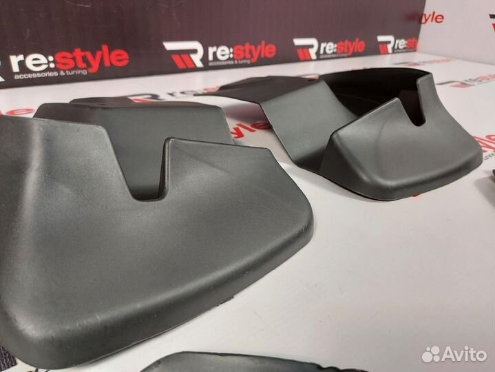 Брызговики Toyota Hiace 200 Черные