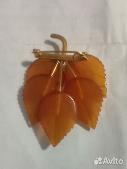 Янтарная брошь СССР 