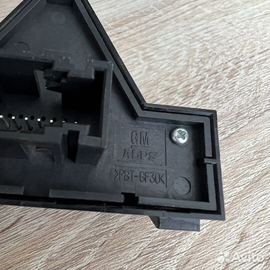 Кнопка аварийной сигнализации Opel Corsa D