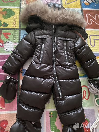 Продам зимний комбинезон Moncler