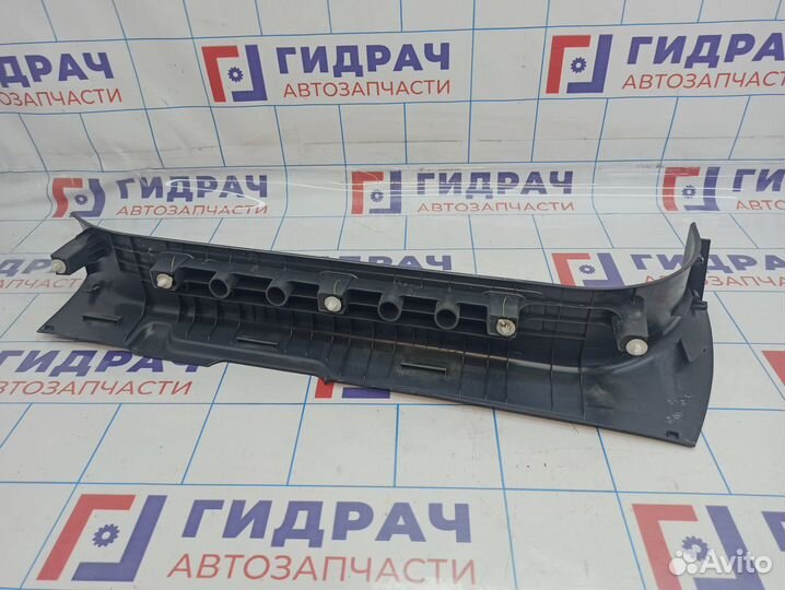 Накладка порога переднего правого внутренняя Infin