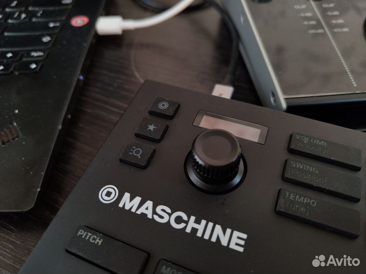 Контроллер NI Maschine Mikro Mk 3