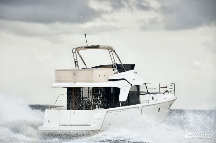 Траулерная яхта Beneteau Swift Trawler 35