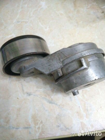 Ролик натяжной в сборе Kia Rio оригинал