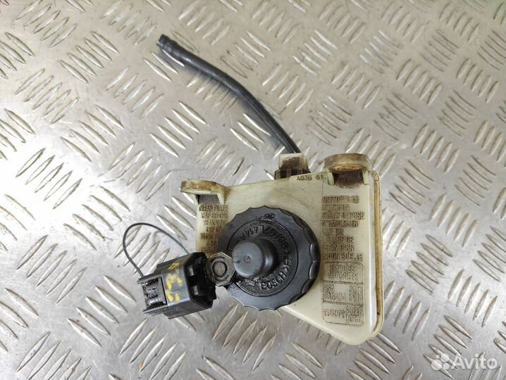 Бачок главного тормозного цилиндра Ford Focus 1998