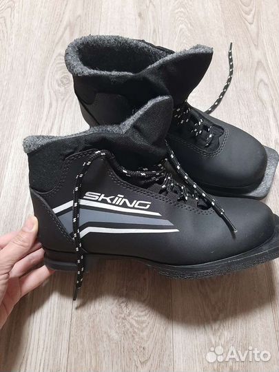 Лыжные ботинки