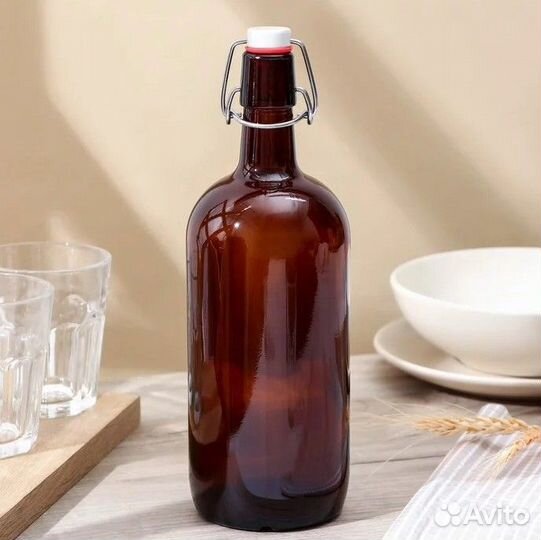 Пивная бутылка с бугельной пробкой