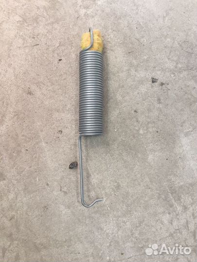 Пружина петли багажника Фольксваген поло 5