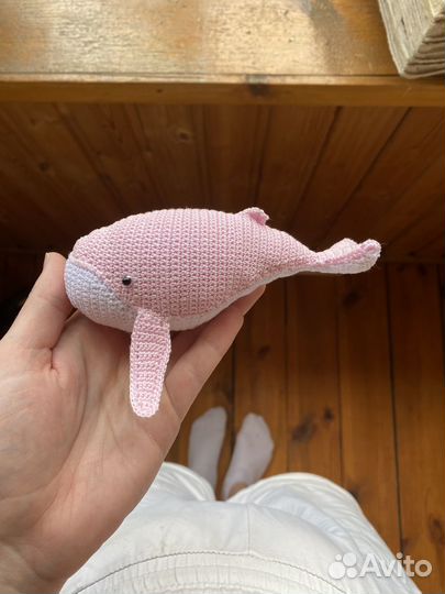 Вязаный брелок на сумку