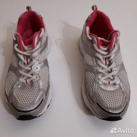 Кроссовки беговые