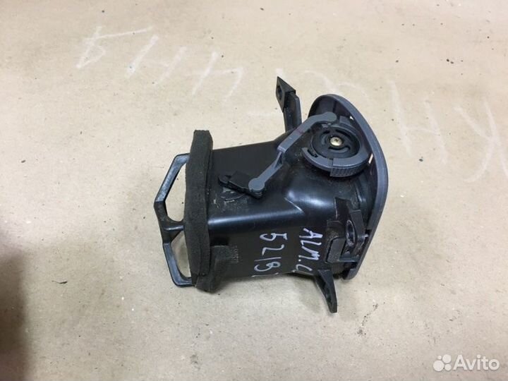 Дефлектор воздушный правый Nissan Almera Classic