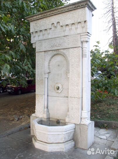 Фонтан-родник из белого натурального камня