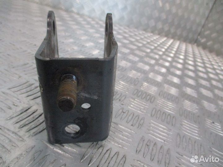 Кронштейн кабины правый Mercedes-Benz A9303103863