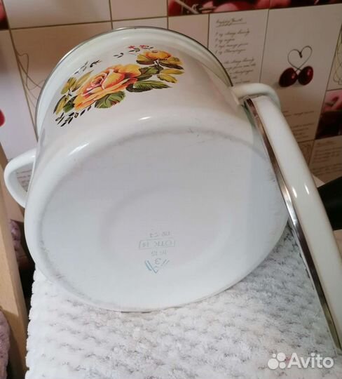 Кастрюля эмалированная