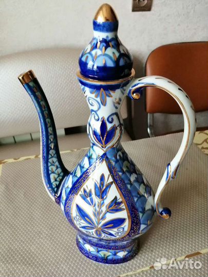 Кувшин фарфоровый