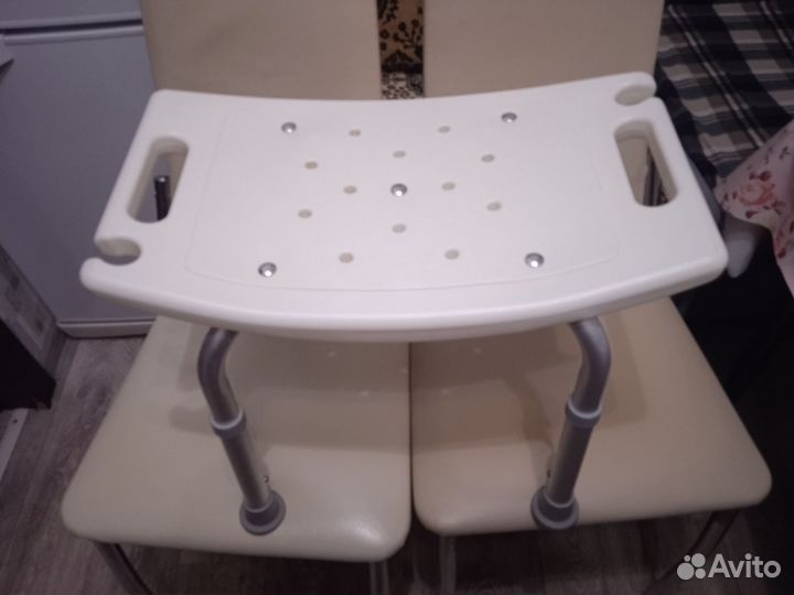 Стул регулируемый для купания пожилых и инвалидов
