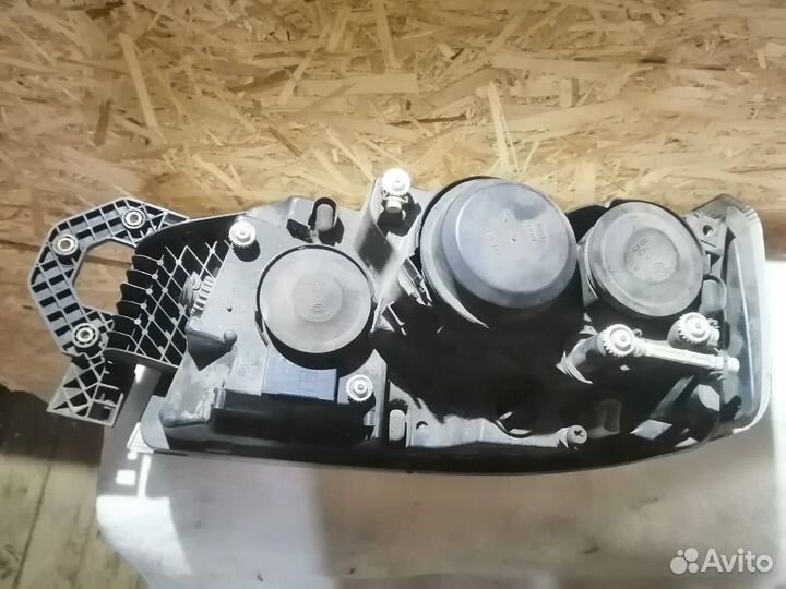 Фара Renault Premium