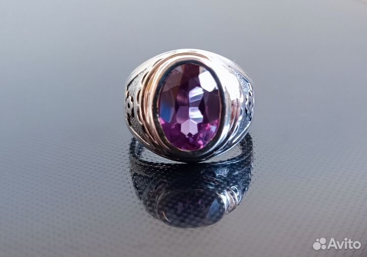 Серебряный перстень с фиолетовым корундом