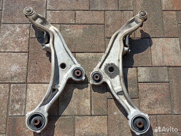 Рычаги Ниссан Elgrand 2010 г в