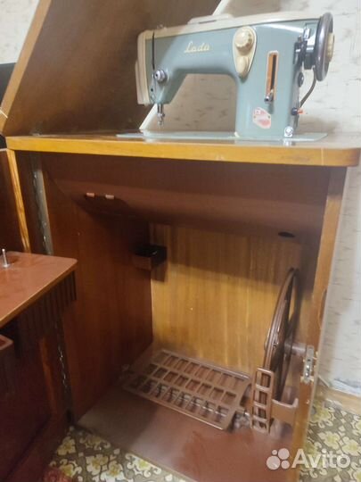 Швейная машина LADA