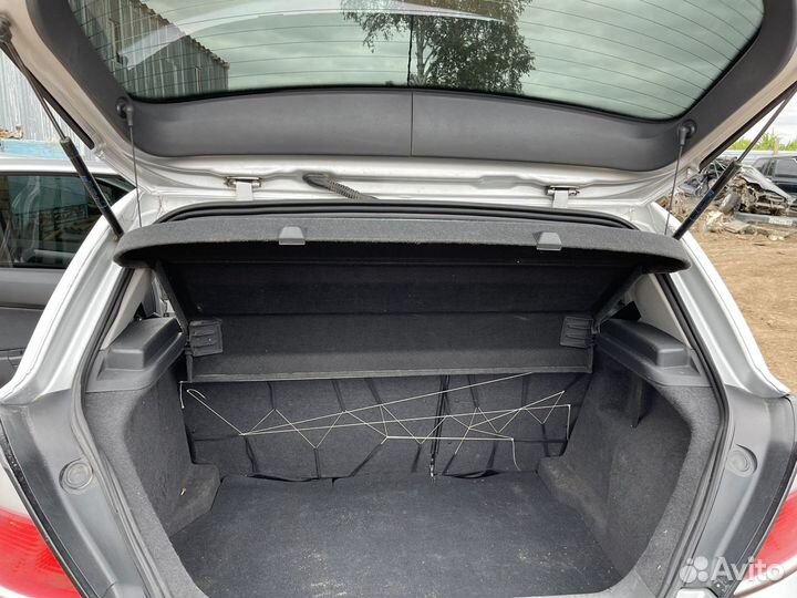 Задняя полка на Opel Astra H