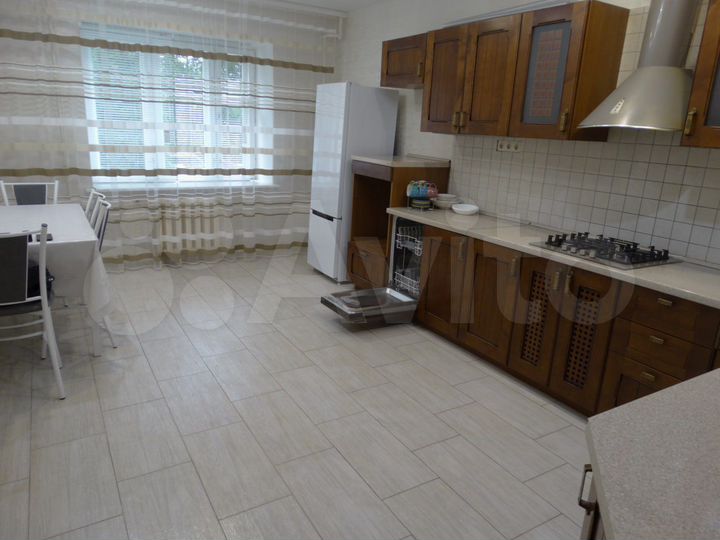 3-к. квартира, 107 м², 1/9 эт.