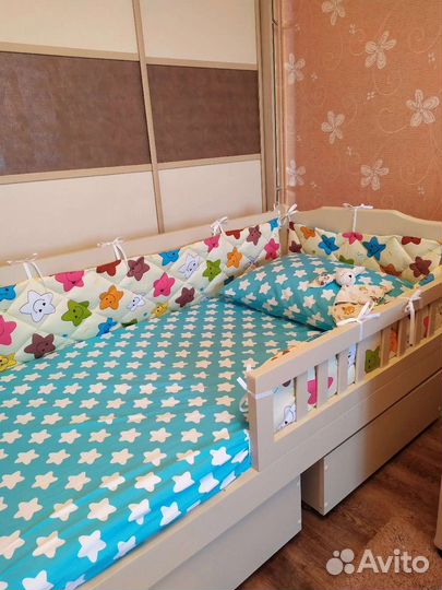 Детская кровать с бортиком и матрасом