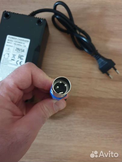 Зарядное устройство для инвалидных колясок (3пина)