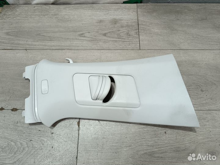 Обшивка стойки правая для Skoda Rapid I (2014)