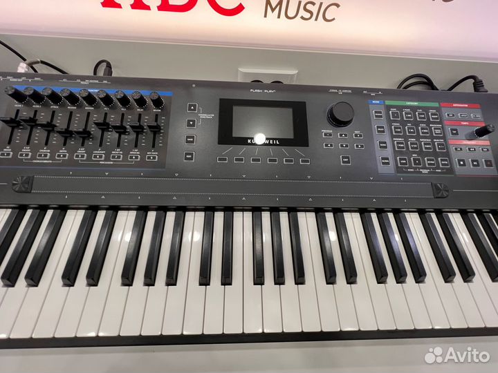 Синтезатор рабочая станция Kurzweil K2700, 88 клав