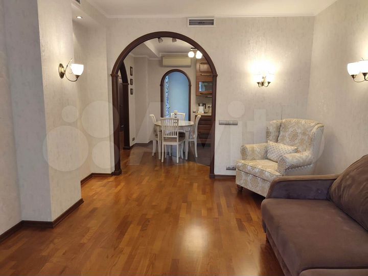 4-к. квартира, 130 м², 6/18 эт.