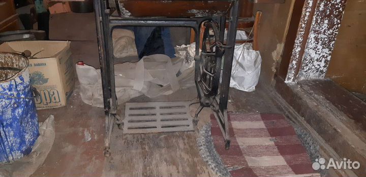 Станина швейной машины есть и ещё одна станина