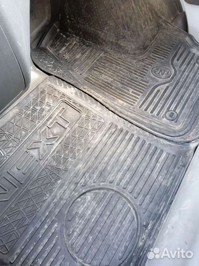 Автомобильные коврики резиновые