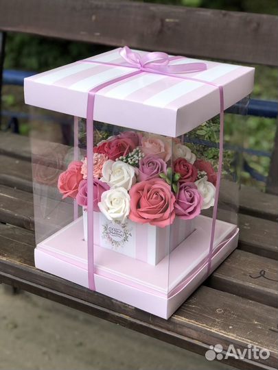 Цветы в подарочной коробке