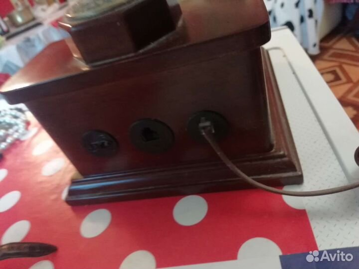 Старинный телефон