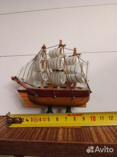 Модель корабля парусника