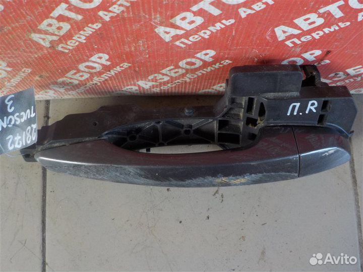 Ручка двери передняя правая Hyundai Tucson (W5)