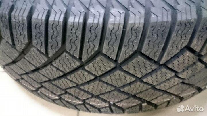 Continental ContiVikingContact 7 215/50 R18 96T