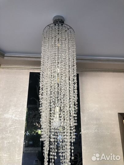 Продам люстру