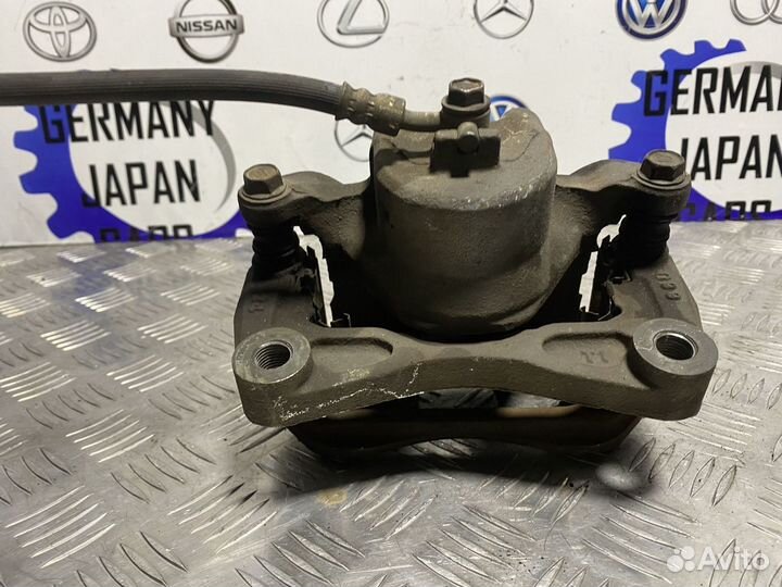 Передний левый суппорт Nissan Teana J31