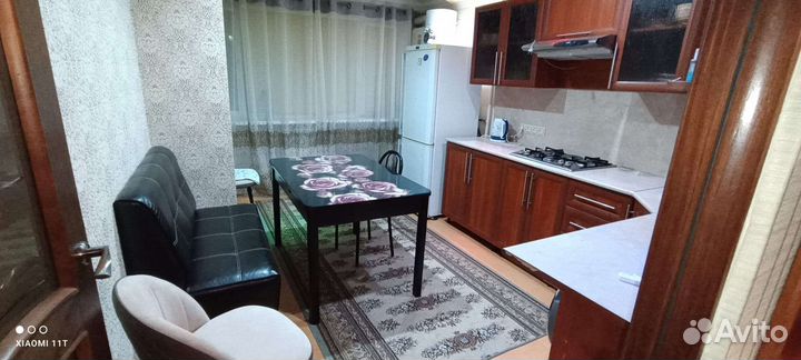 Стол и диван