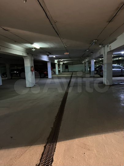 Машиноместо, 13 м²